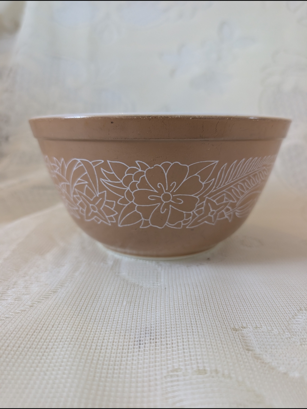 Pyrex Woodland Mixing Bowl – Vintage 1978–1983 – Brown Floral Pattern